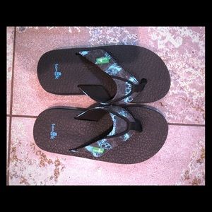 Toddler sanuk flip flops
